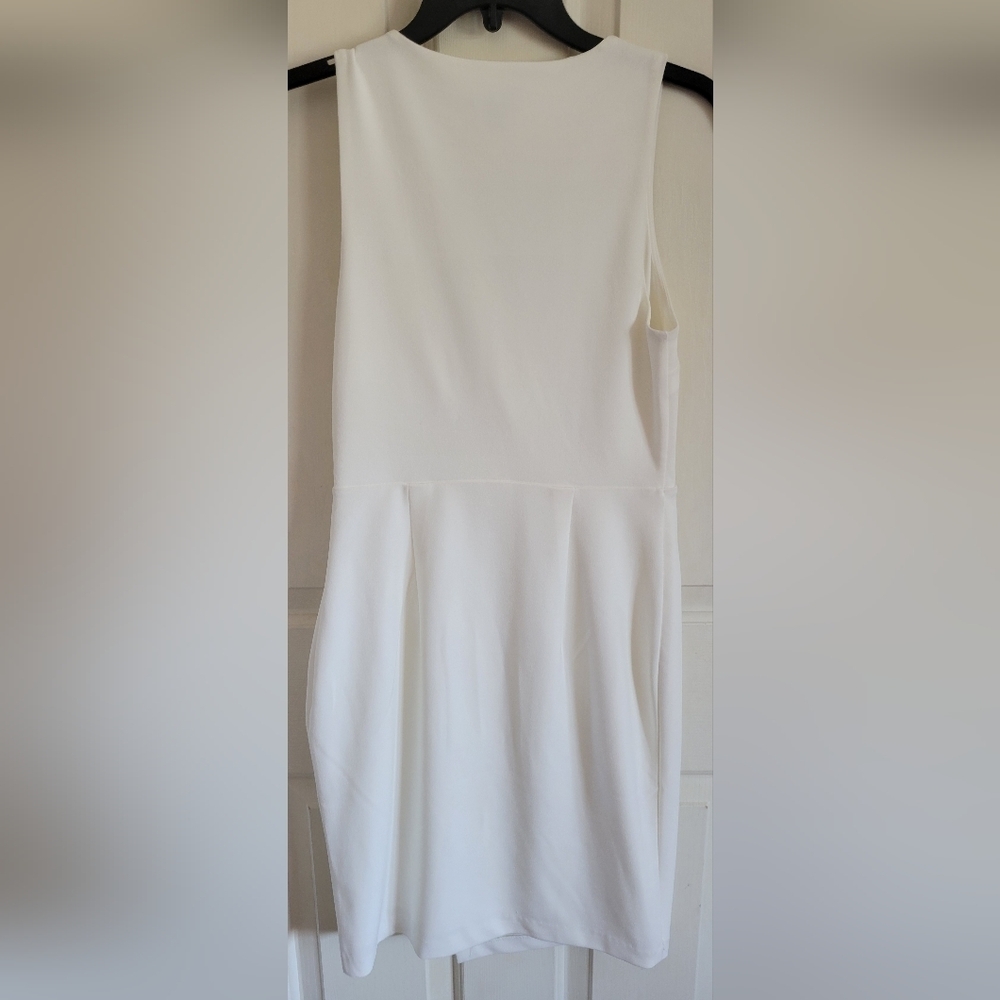 Express Women's White Surplice V-neck Pleated Sheath Sleeveless Dress Size Small - Picture 2 of 6